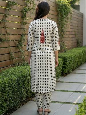Women Printed Beads and Stones Cotton Kurta with Trousers 4