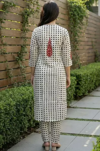 Women Printed Beads and Stones Cotton Kurta with Trousers