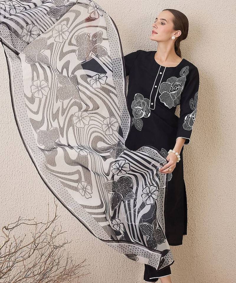 Floral Embroidered Round Neck Sequinned Linen Kurta With Trousers & Dupatta