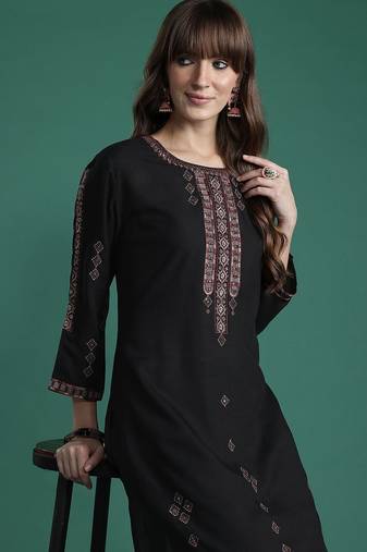 Ethnic Motifs Embroidered Thread Work Kurta with Trousers