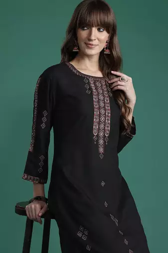 Ethnic Motifs Embroidered Thread Work Kurta with Trousers