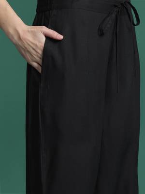 Ethnic Motifs Embroidered Thread Work Kurta with Trousers 3