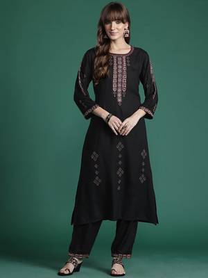 Ethnic Motifs Embroidered Thread Work Kurta with Trousers 4