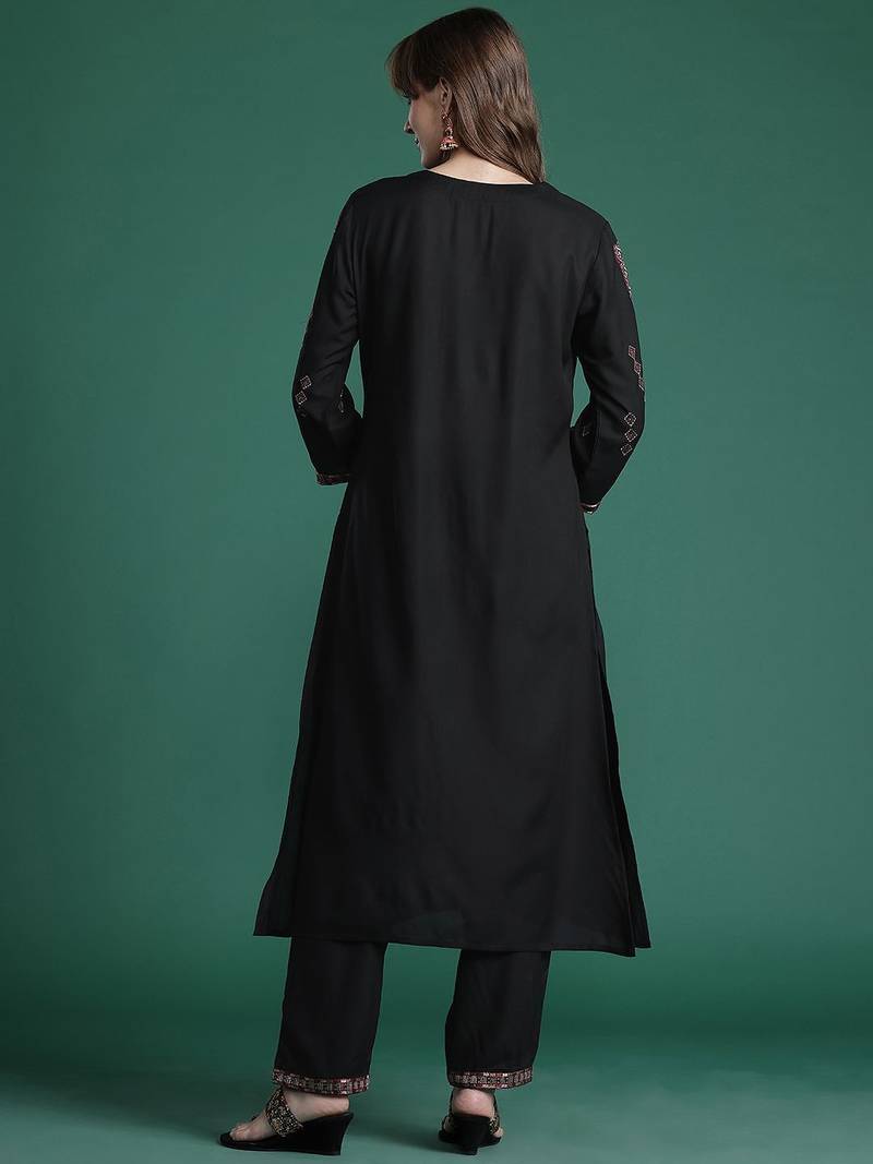 Ethnic Motifs Embroidered Thread Work Kurta with Trousers