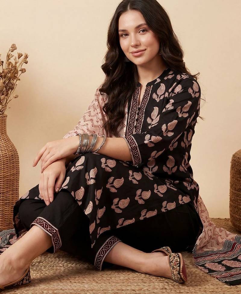 Women Ethnic Motifs Printed Cotton Kurta with Trousers & With Dupatta