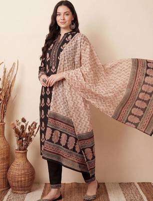 Women Ethnic Motifs Printed Cotton Kurta with Trousers & With Dupatta 3