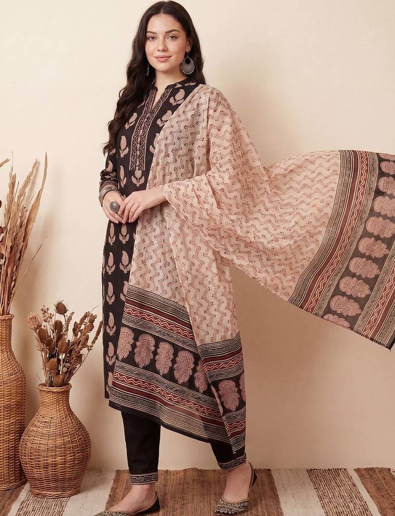 Women Ethnic Motifs Printed Cotton Kurta with Trousers & With Dupatta