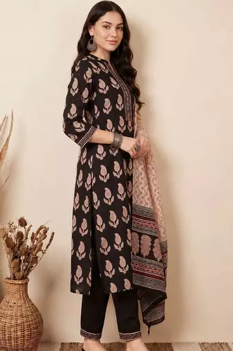 Women Ethnic Motifs Printed Cotton Kurta with Trousers & With Dupatta