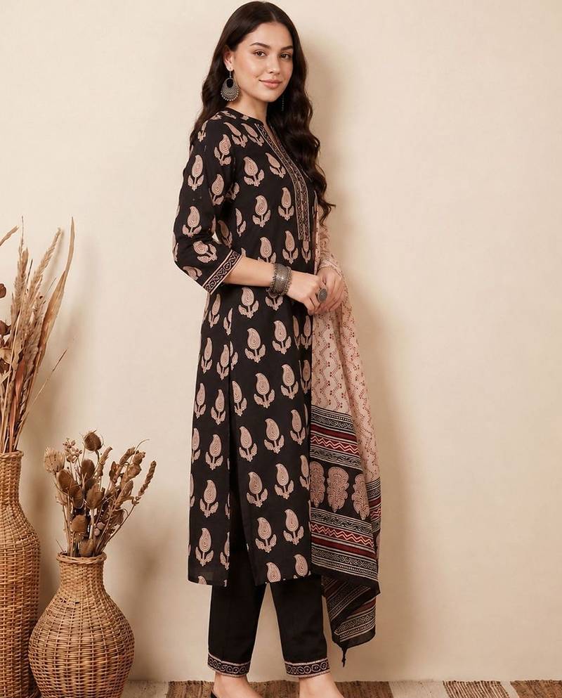 Women Ethnic Motifs Printed Cotton Kurta with Trousers & With Dupatta