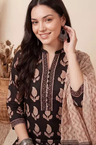 Women Ethnic Motifs Printed Cotton Kurta with Trousers & With Dupatta