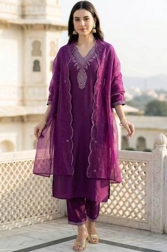 Women Ethnic Motifs Embroidered Thread Work Kurta with Trousers & With Dupatta