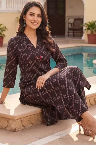 Women Ethnic Motifs Printed Cotton Kurta with Trousers