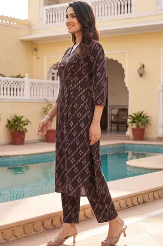 Women Ethnic Motifs Printed Cotton Kurta with Trousers