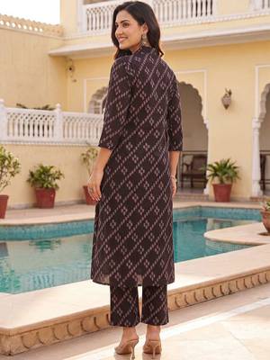 Women Ethnic Motifs Printed Cotton Kurta with Trousers 6