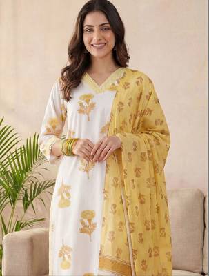 Women Floral Printed Cotton Kurta with Trousers & With Dupatta 2