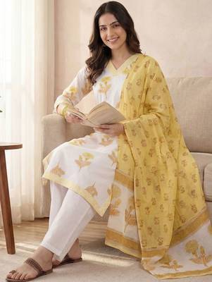 Women Floral Printed Cotton Kurta with Trousers & With Dupatta 5