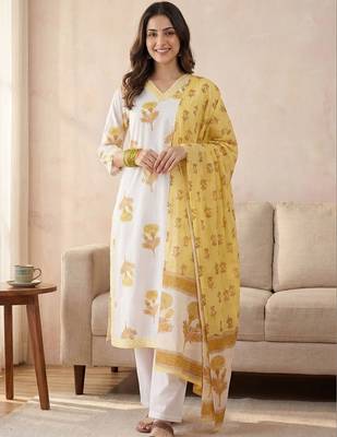 Women Floral Printed Cotton Kurta with Trousers & With Dupatta 6