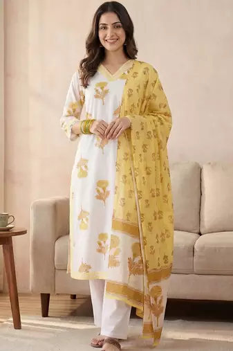 Women Floral Printed Cotton Kurta with Trousers & With Dupatta