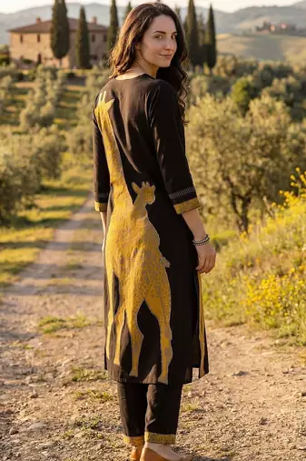 Women Animal Printed Kurta with Palazzos