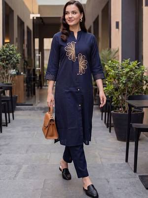 Women Ethnic Motifs Embroidered Thread Work Cotton Kurta with Trousers 1