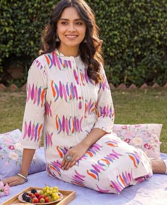 Women Printed Cotton Kurta with Trousers 5