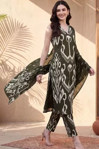 Women Printed Cotton Kurta with Trousers & With Dupatta