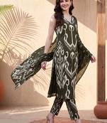 Women Printed Cotton Kurta with Trousers & With Dupatta