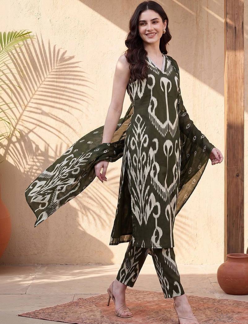 Women Printed Cotton Kurta with Trousers & With Dupatta