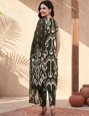 Women Printed Cotton Kurta with Trousers & With Dupatta 4