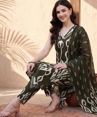 Women Printed Cotton Kurta with Trousers & With Dupatta 5