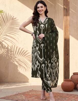 Women Printed Cotton Kurta with Trousers & With Dupatta 6
