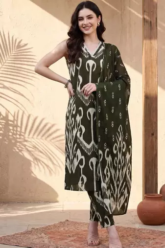 Women Printed Cotton Kurta with Trousers & With Dupatta