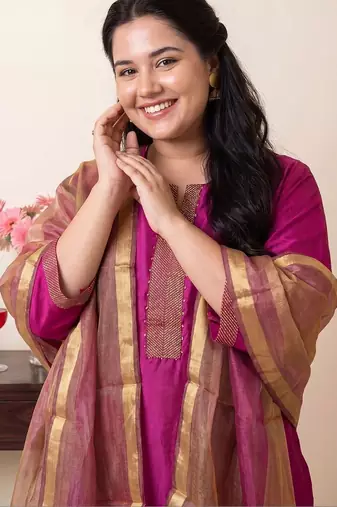 Women Thread Work Kurta with Trousers & With Dupatta