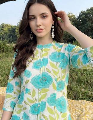 Women Floral Printed Kurta with Palazzos 3