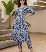 Women Floral Printed Pleated Cotton Kurta with Trousers