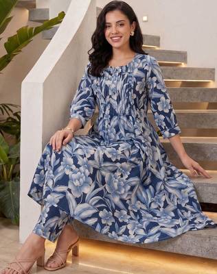 Women Floral Printed Pleated Cotton Kurta with Trousers 5