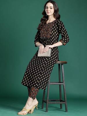 Women Printed Pleated Mirror Work Cotton Kurta with Trousers 1