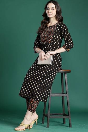 Women Printed Pleated Mirror Work Cotton Kurta with Trousers