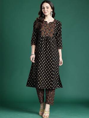 Women Printed Pleated Mirror Work Cotton Kurta with Trousers 5