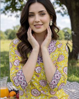 Women Floral Printed Cotton Kurta with Trousers & With Dupatta 3