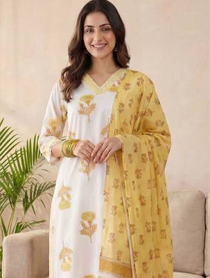 Women Ethnic Motifs Printed Cotton Kurta with Trousers & With Dupatta 2