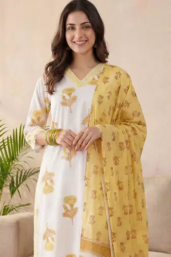Women Ethnic Motifs Printed Cotton Kurta with Trousers & With Dupatta