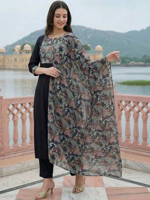 Women Ethnic Motifs Embroidered Thread Work Kurta with Trousers & With Dupatta 4