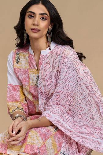 Women Printed Cotton Kurta with Trousers & With Dupatta