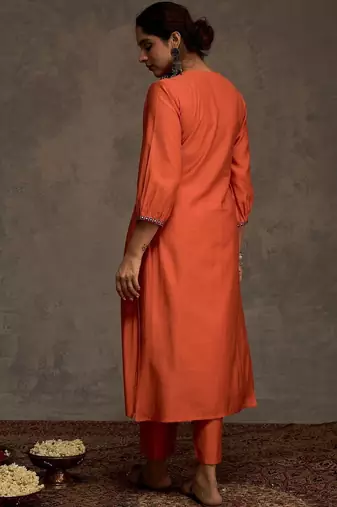 Women Ethnic Motifs Embroidered Thread Work Kurta with Trouser