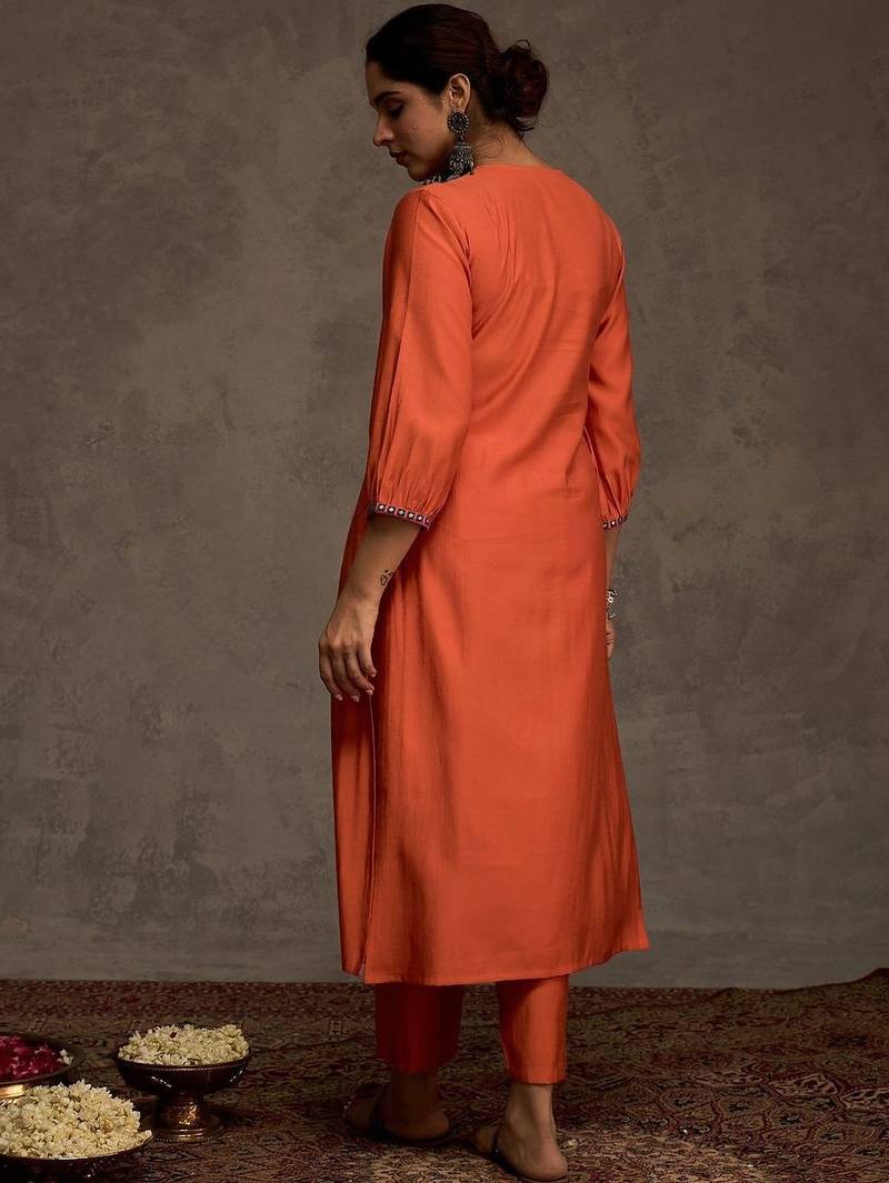 Women Ethnic Motifs Embroidered Thread Work Kurta with Trouser