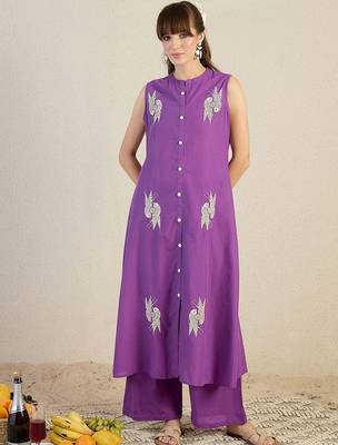 Women Ethnic Motifs Embroidered Thread Work Cotton Kurta Sets 2