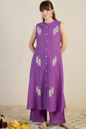 Women Ethnic Motifs Embroidered Thread Work Cotton Kurta Sets