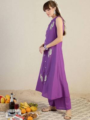 Women Ethnic Motifs Embroidered Thread Work Cotton Kurta Sets 3