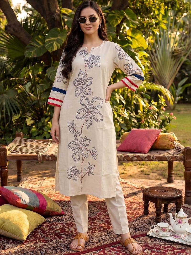 Women Ethnic Motifs Embroidered Thread Work Kurta with Trousers